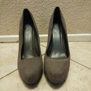 Faux Suede Gray Pumps